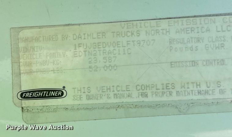 image for item DX1482 2014 Freightliner Cascadia semi truck