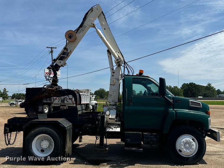 image for item EE7562 2004 GMC 7500 grapple crane truck