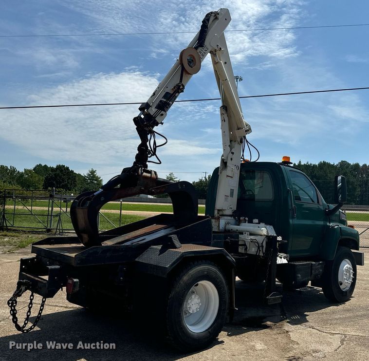 image for item EE7562 2004 GMC 7500 grapple crane truck