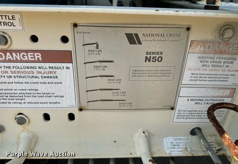 image for item EE7562 2004 GMC 7500 grapple crane truck