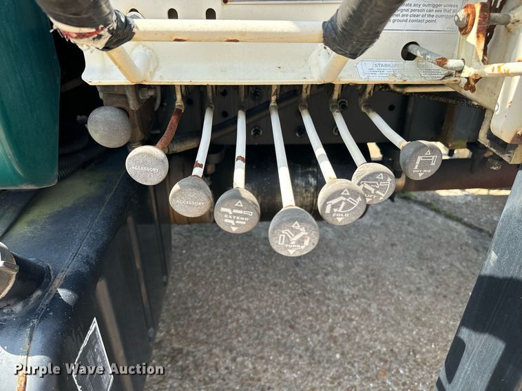 image for item EE7562 2004 GMC 7500 grapple crane truck