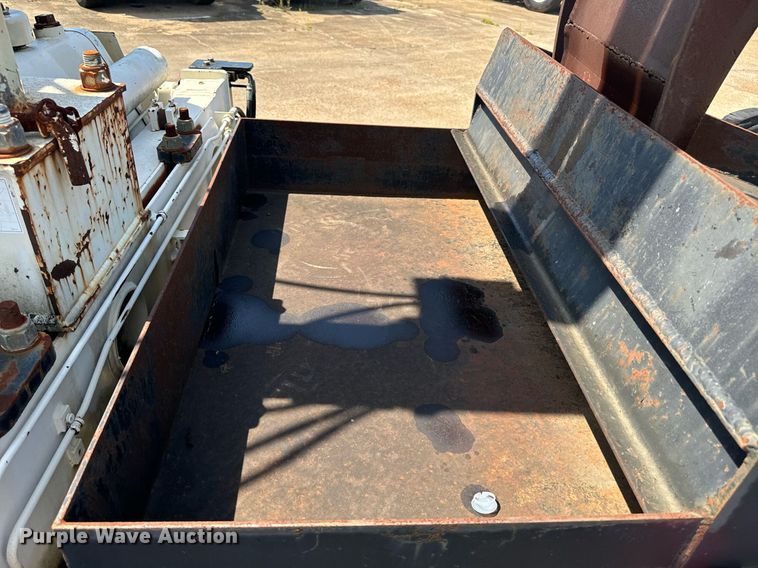 image for item EE7562 2004 GMC 7500 grapple crane truck