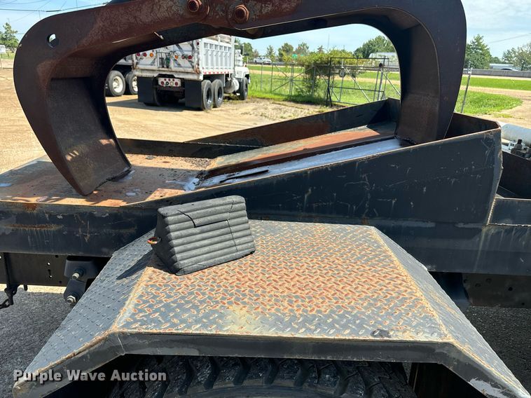 image for item EE7562 2004 GMC 7500 grapple crane truck