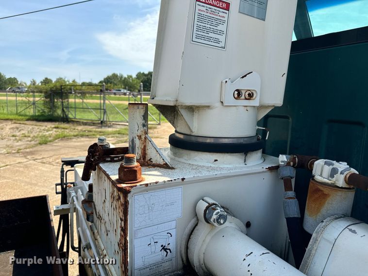 image for item EE7562 2004 GMC 7500 grapple crane truck