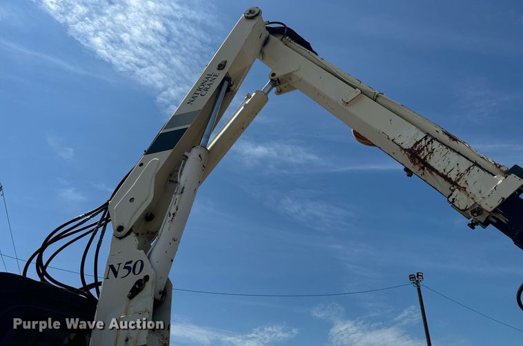 image for item EE7562 2004 GMC 7500 grapple crane truck