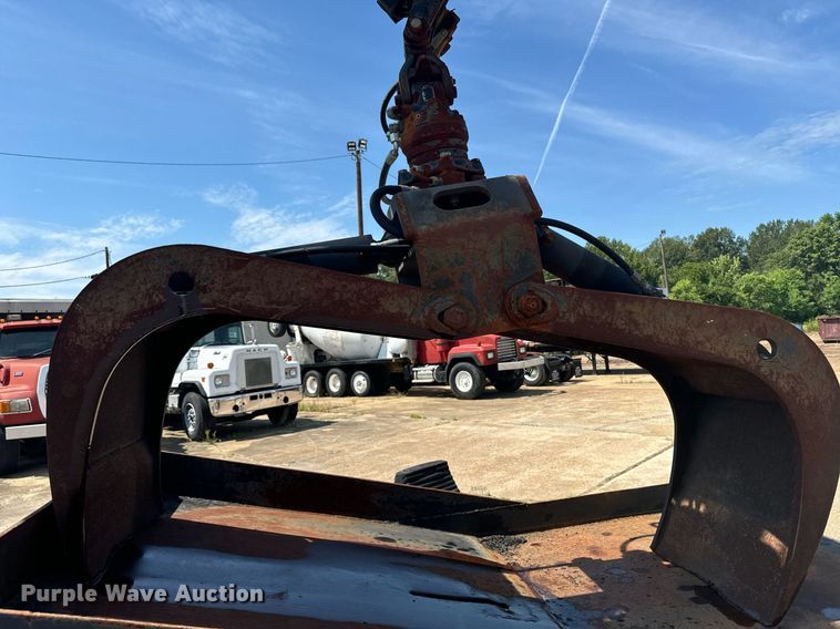 image for item EE7562 2004 GMC 7500 grapple crane truck