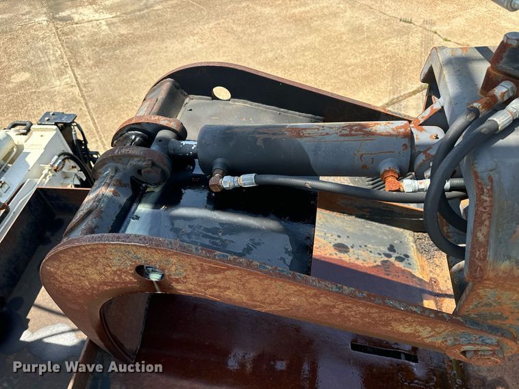 image for item EE7562 2004 GMC 7500 grapple crane truck