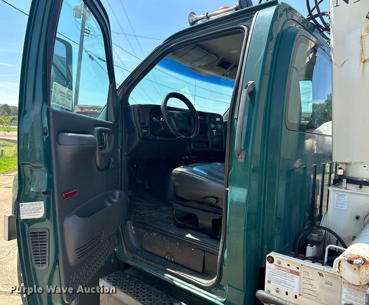 image for item EE7562 2004 GMC 7500 grapple crane truck