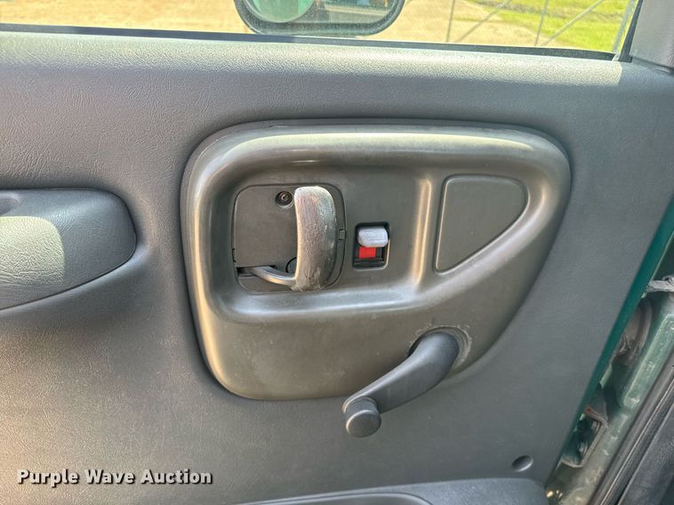 image for item EE7562 2004 GMC 7500 grapple crane truck