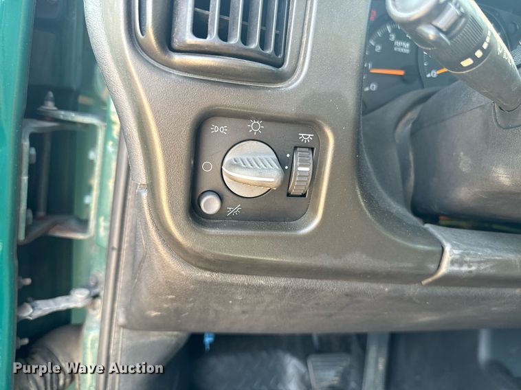 image for item EE7562 2004 GMC 7500 grapple crane truck