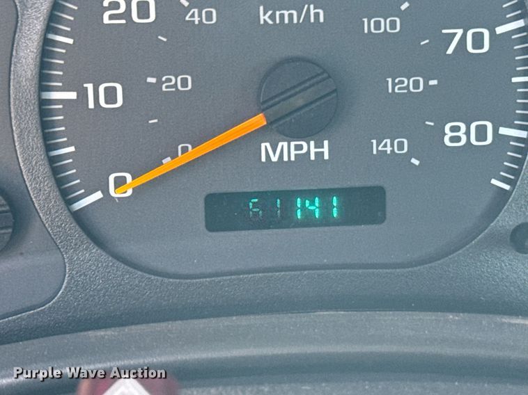 image for item EE7562 2004 GMC 7500 grapple crane truck