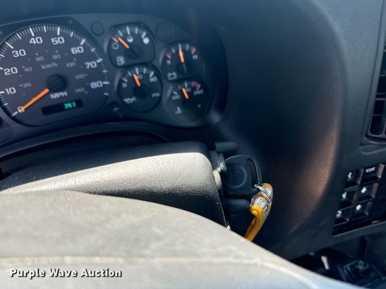 image for item EE7562 2004 GMC 7500 grapple crane truck