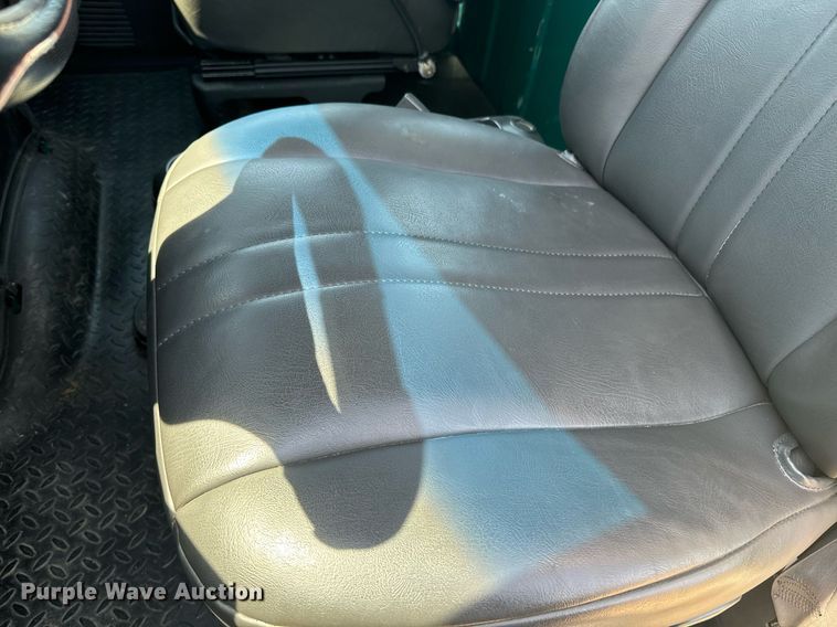 image for item EE7562 2004 GMC 7500 grapple crane truck