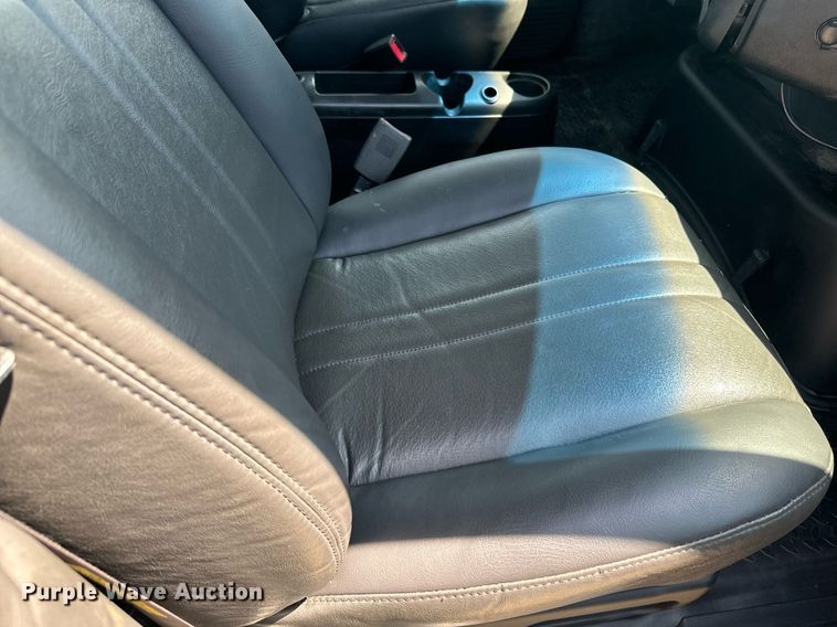 image for item EE7562 2004 GMC 7500 grapple crane truck