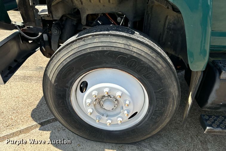 image for item EE7562 2004 GMC 7500 grapple crane truck