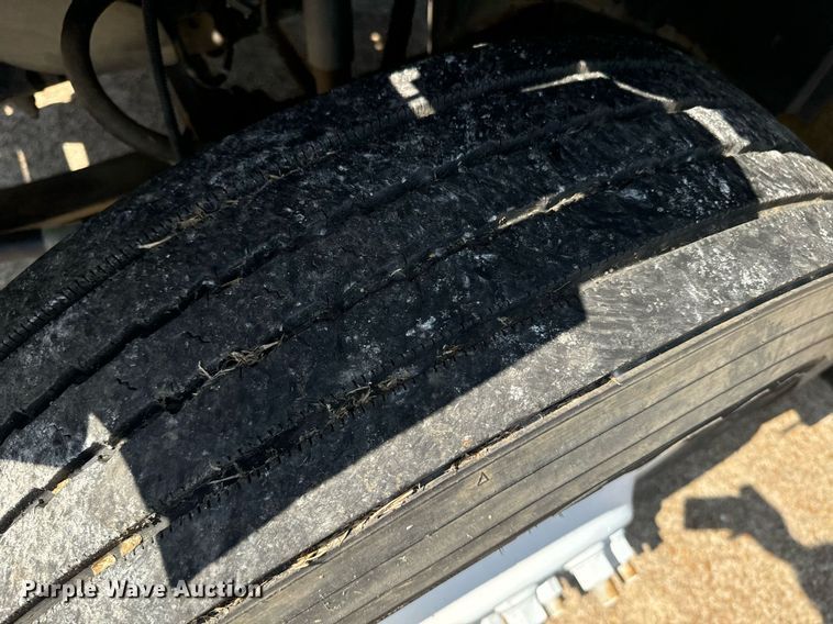 image for item EE7562 2004 GMC 7500 grapple crane truck