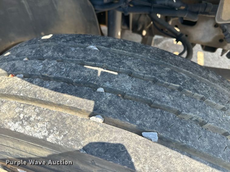 image for item EE7562 2004 GMC 7500 grapple crane truck