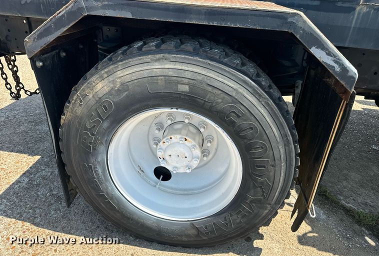 image for item EE7562 2004 GMC 7500 grapple crane truck