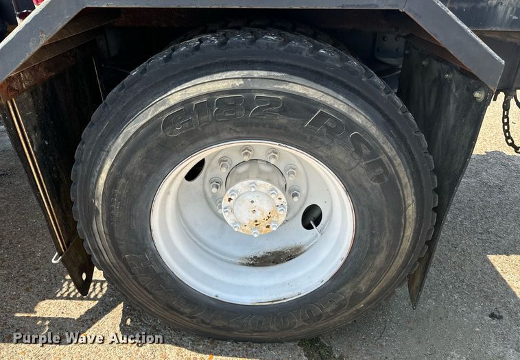 image for item EE7562 2004 GMC 7500 grapple crane truck