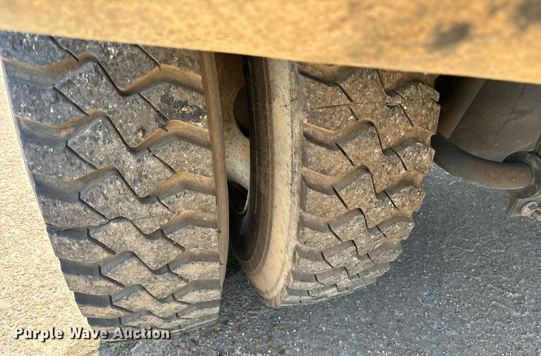 image for item EE7562 2004 GMC 7500 grapple crane truck