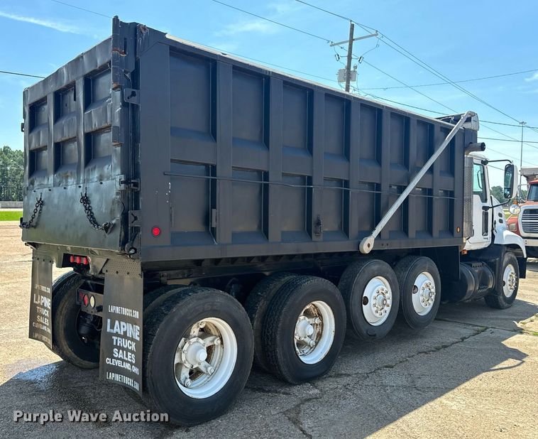 image for item EE7563 2007 Mack dump truck