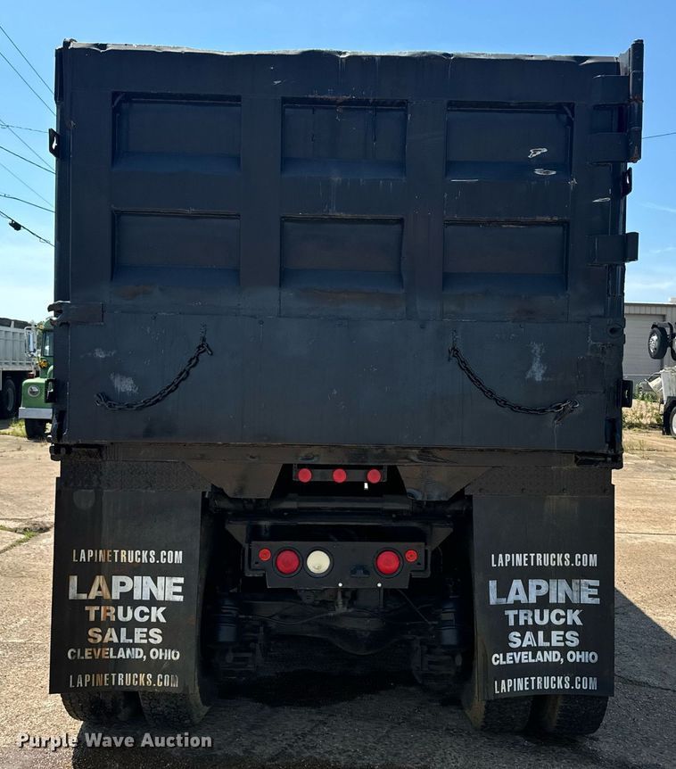 image for item EE7563 2007 Mack dump truck