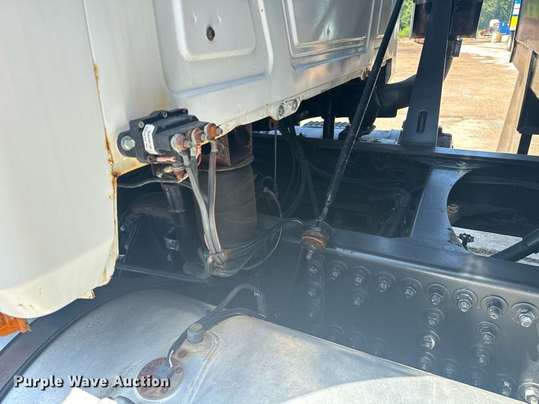 image for item EE7563 2007 Mack dump truck