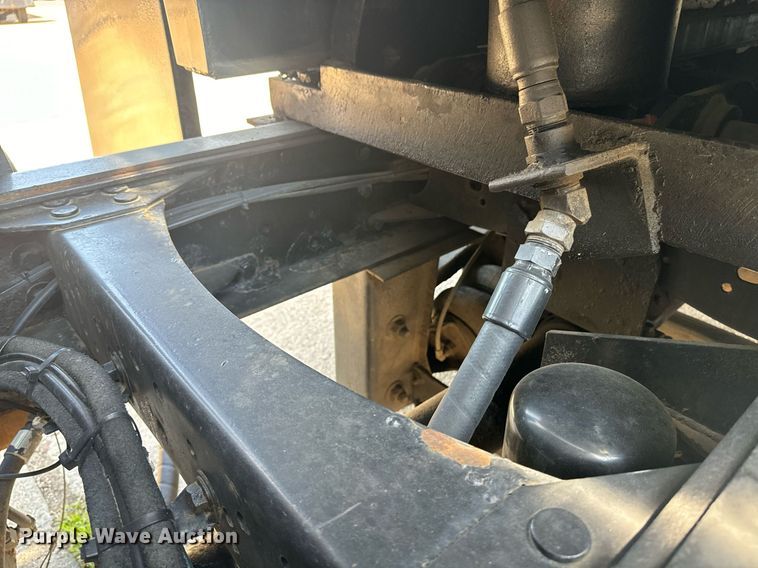 image for item EE7563 2007 Mack dump truck