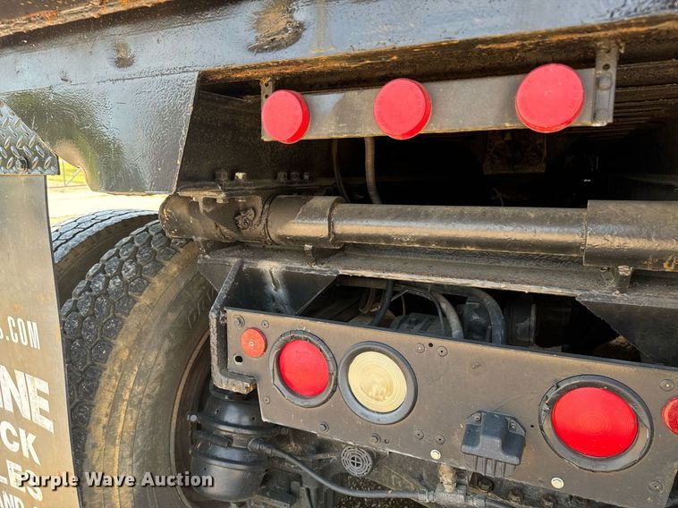 image for item EE7563 2007 Mack dump truck