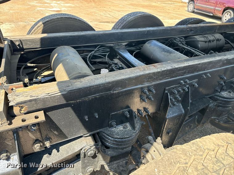 image for item EE7563 2007 Mack dump truck