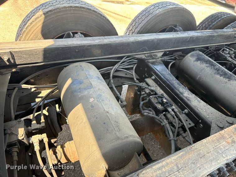 image for item EE7563 2007 Mack dump truck