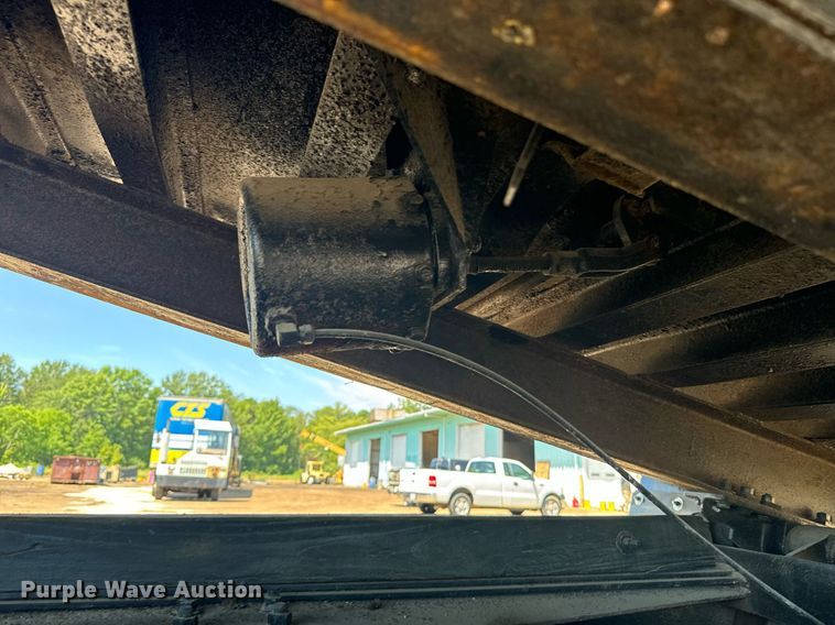 image for item EE7563 2007 Mack dump truck