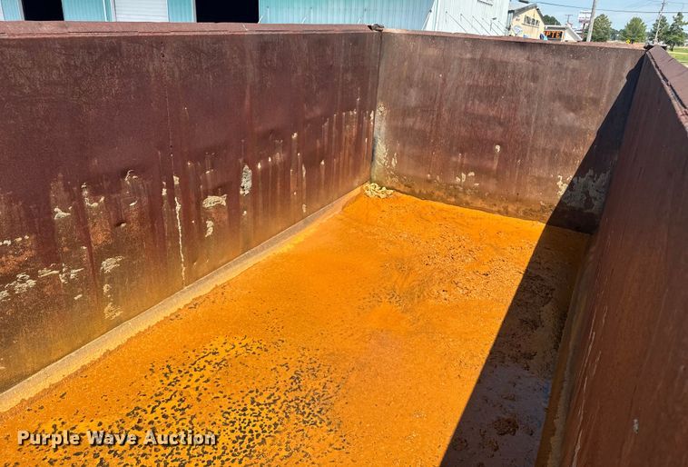 image for item EE7563 2007 Mack dump truck