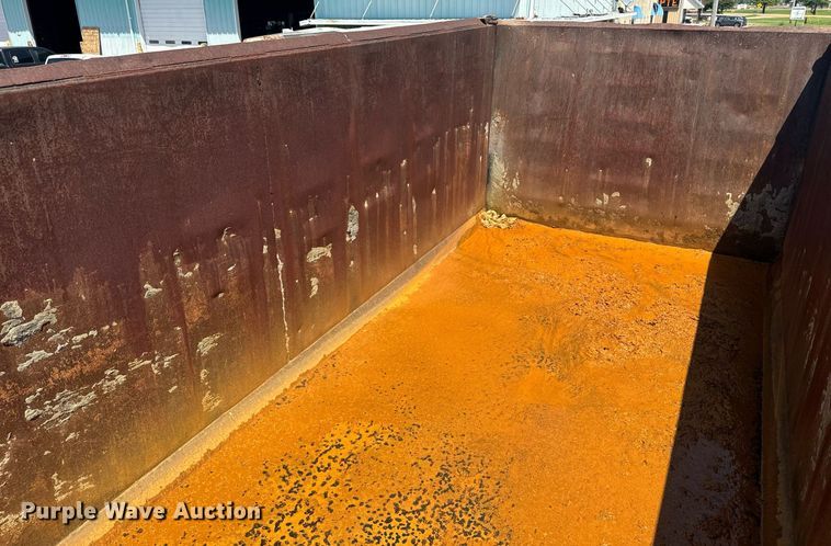 image for item EE7563 2007 Mack dump truck