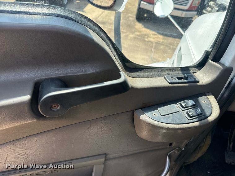 image for item EE7563 2007 Mack dump truck