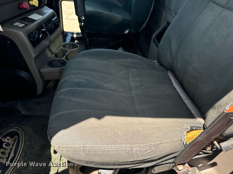 image for item EE7563 2007 Mack dump truck