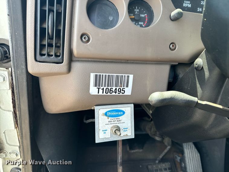 image for item EE7563 2007 Mack dump truck