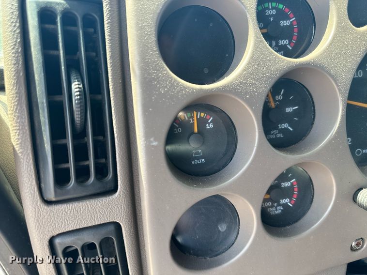 image for item EE7563 2007 Mack dump truck