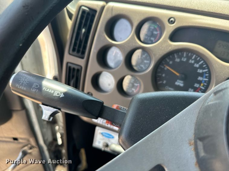 image for item EE7563 2007 Mack dump truck