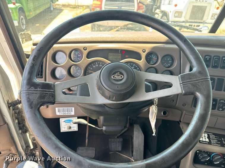 image for item EE7563 2007 Mack dump truck