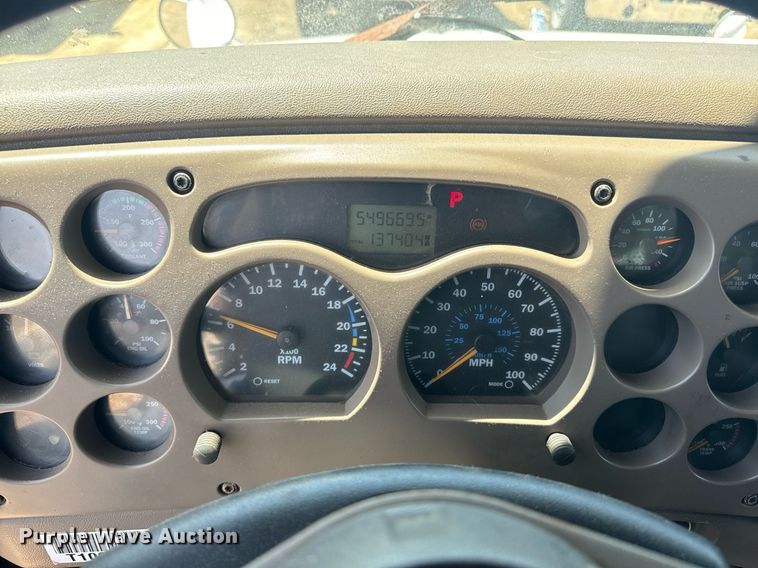 image for item EE7563 2007 Mack dump truck