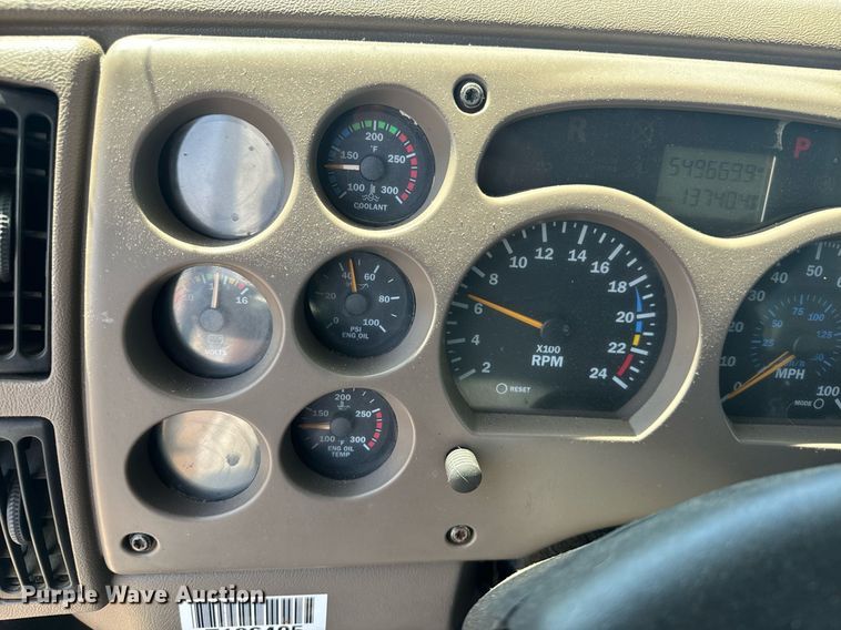 image for item EE7563 2007 Mack dump truck