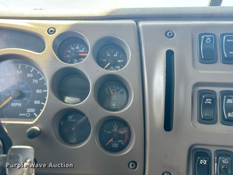 image for item EE7563 2007 Mack dump truck