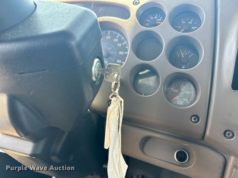 image for item EE7563 2007 Mack dump truck