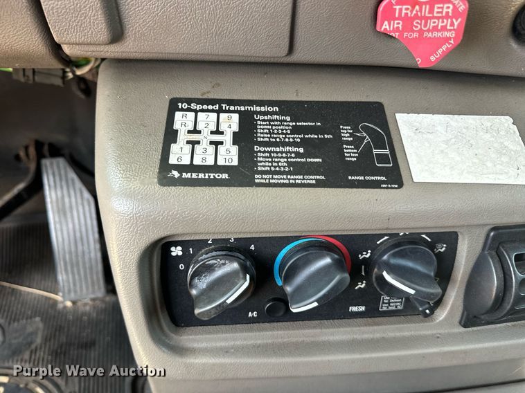 image for item EE7563 2007 Mack dump truck