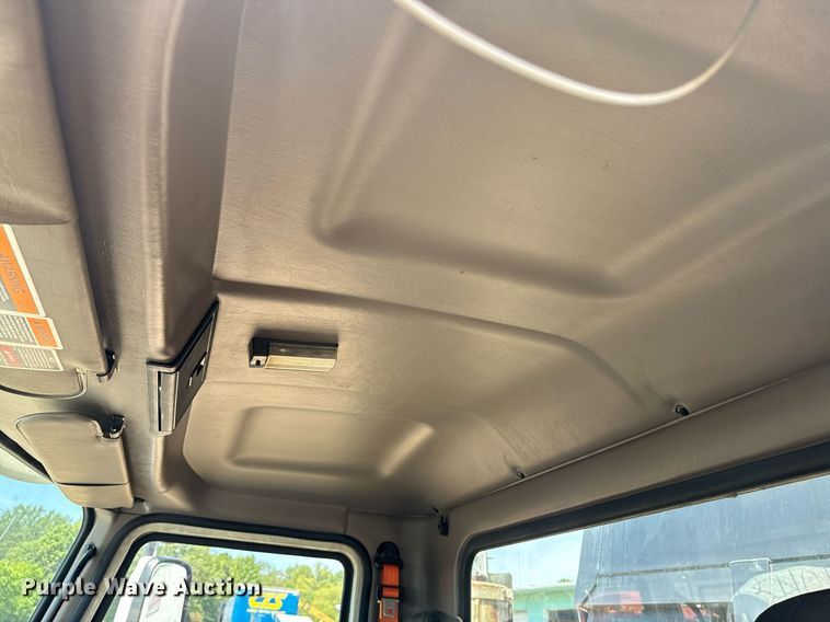 image for item EE7563 2007 Mack dump truck