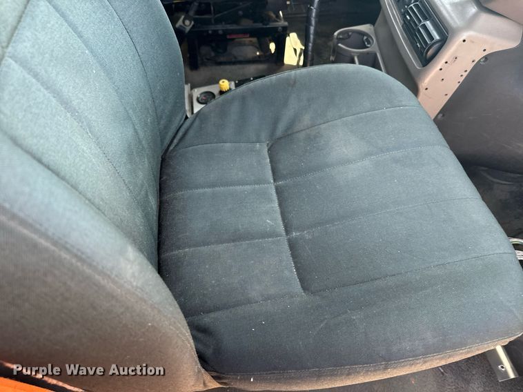 image for item EE7563 2007 Mack dump truck