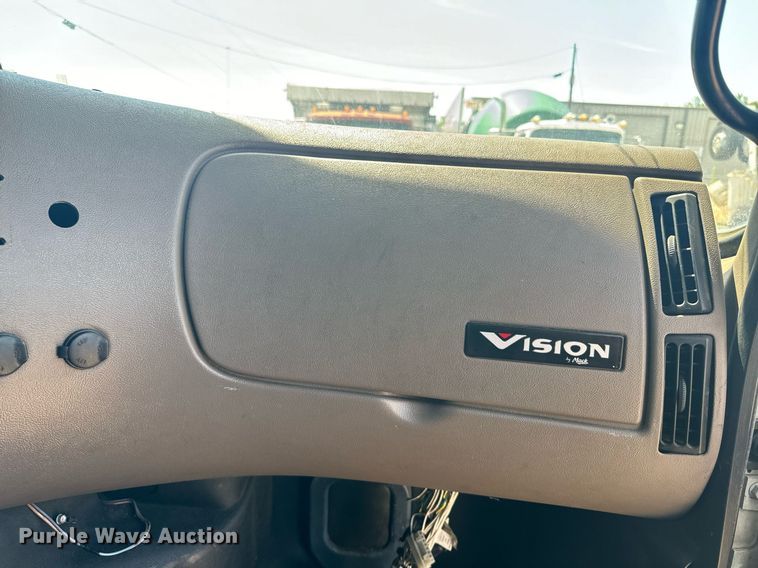 image for item EE7563 2007 Mack dump truck