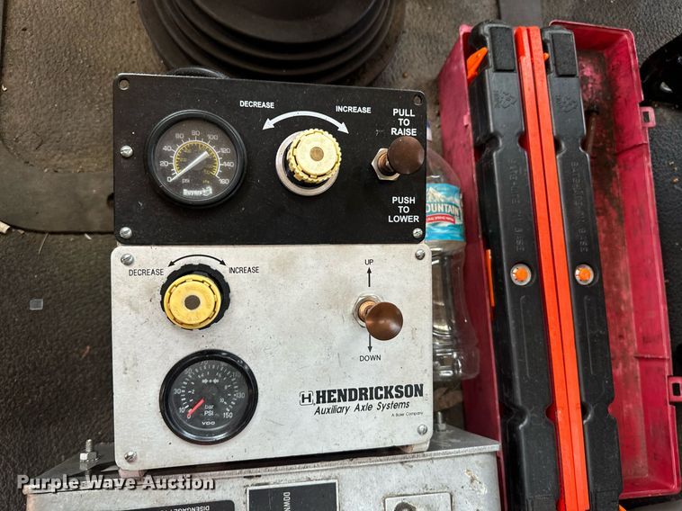 image for item EE7563 2007 Mack dump truck