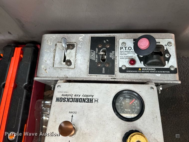 image for item EE7563 2007 Mack dump truck